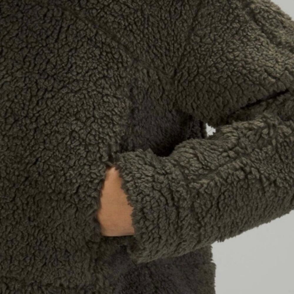 NWOT Lululemon Textured Fleece Button Jacket Dark Olive Sherpa Size 6 - Picture 5 of 9